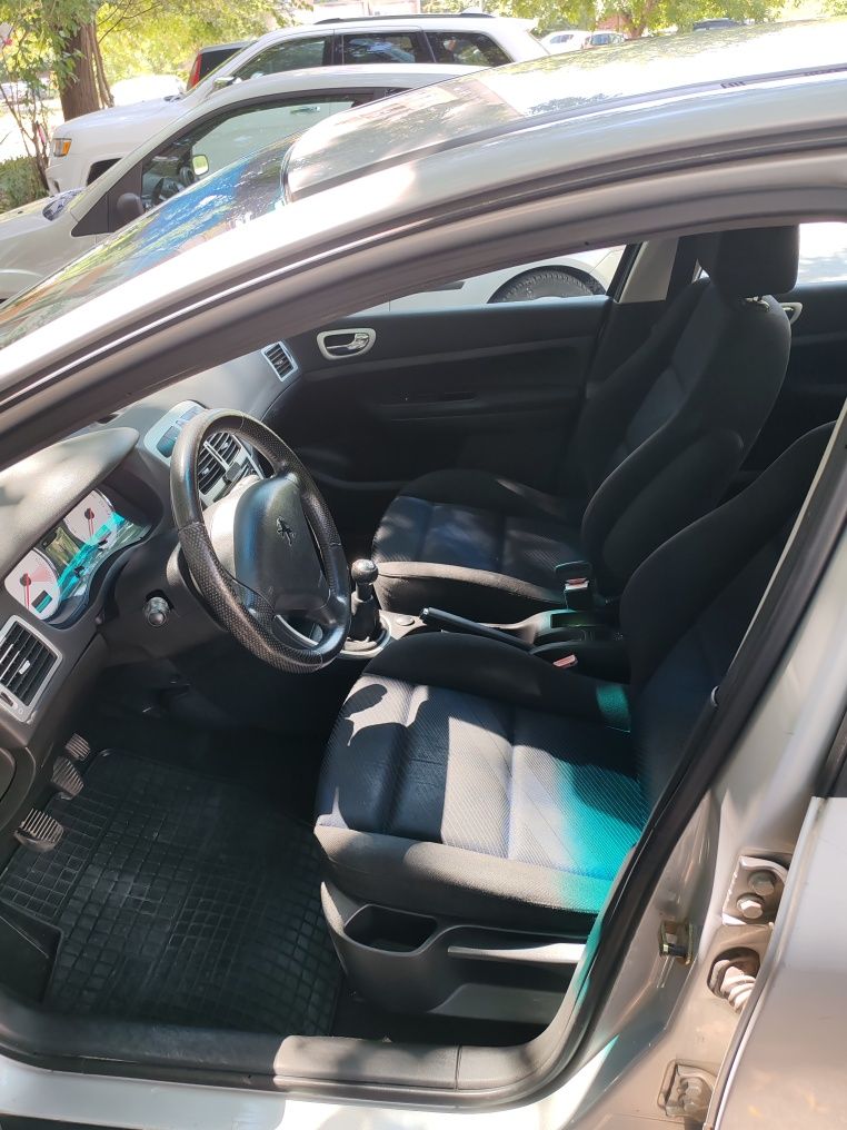 Продавам Пежо 307 SE