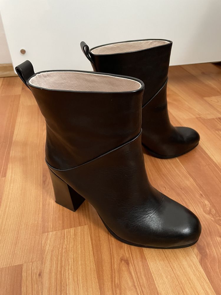 Ghete Liu Jo, marimea 36, piele