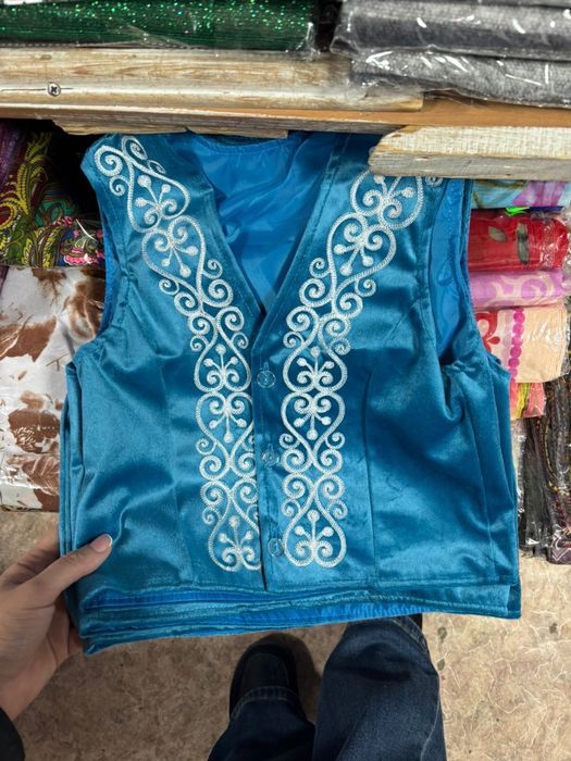 Национальная жилетка размер 32 новая детская