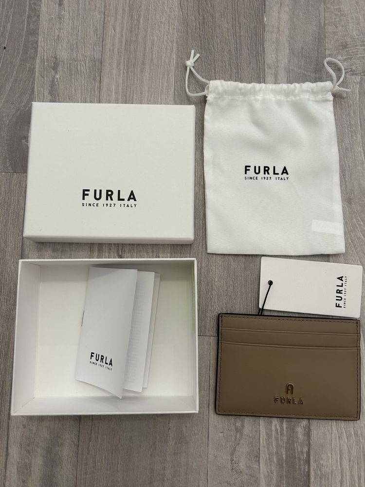 Furla - Portcart din piele Camelia, bej. Nou noutț!