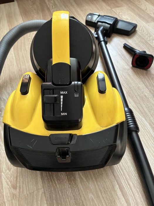 Продавам прахосмукачка Samsung