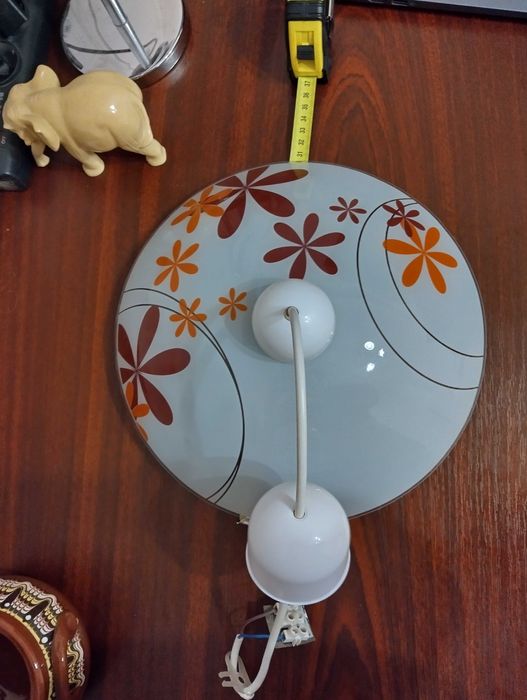 Плафон с весел десен.