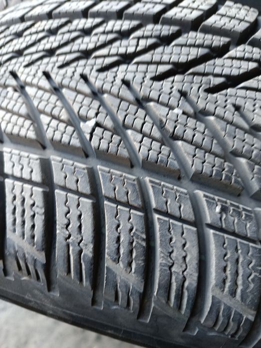 Зимни гуми -2023г./41с.-17цола-225/55-1бр.-130лв."GOOD YEAR"-като нови