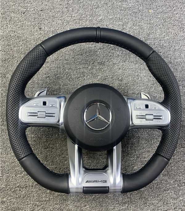 Mercedes AMG спортен волан – Перфорирана кожа (2020–2023)