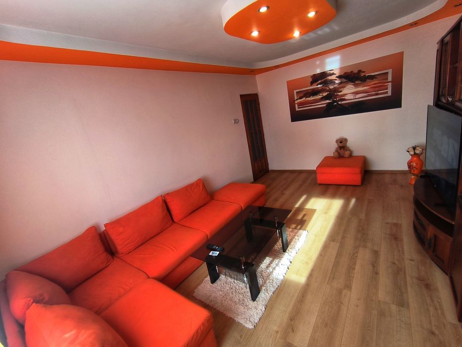 Apartament 2 camere, etaj 1, renovat & izolat, loc parcare, Spital 700