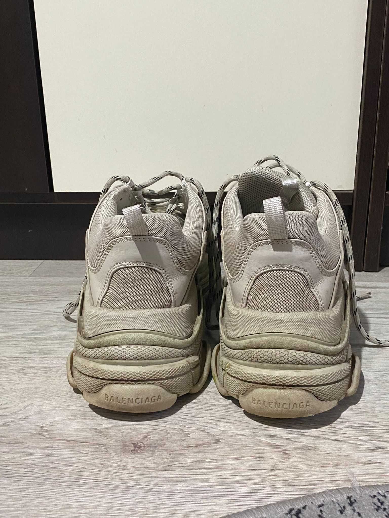 Balenciaga Triple S- 44 + saculet, sireturi ETC