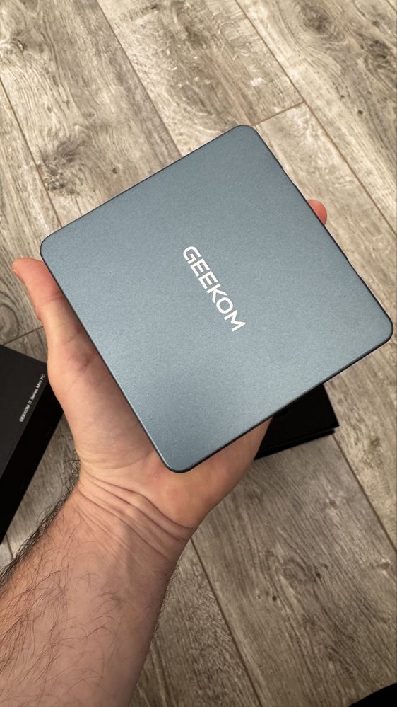 Mini PC marca GEEKOM, I7