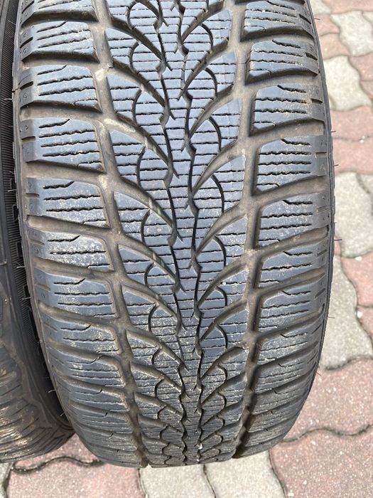 Vand 4genti cu cauciucuri de iarna 205/55R16 pentru Peugrot 308