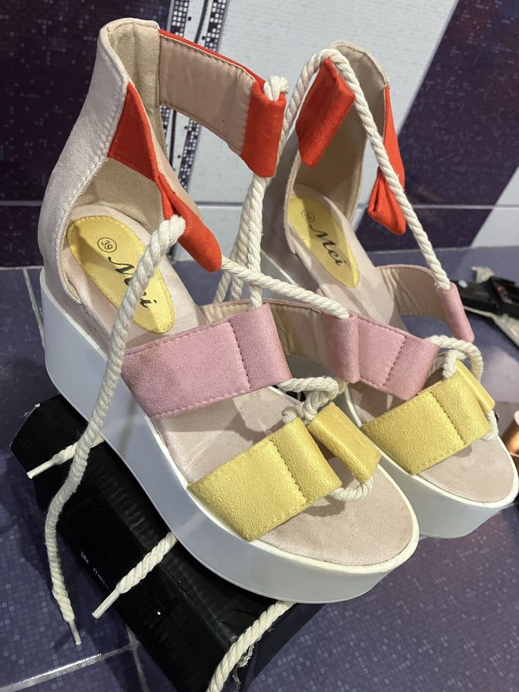 Sandale cu platforma marimea 38