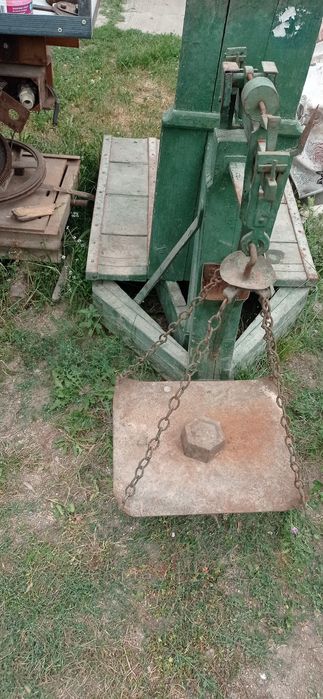 Roți angrenaj , reductor, dulapi și grinzi stejar ,marjă ,bare otel