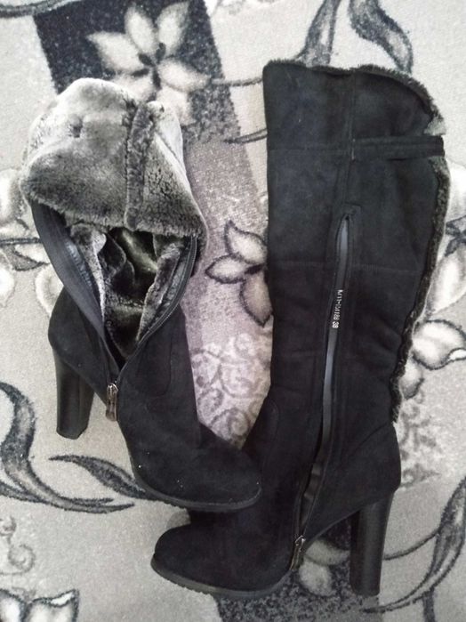 Зимние женские сапоги