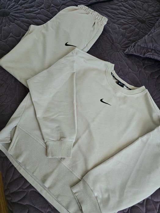 Дамски спортен комплект