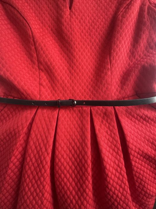 Червена рокля Reserved