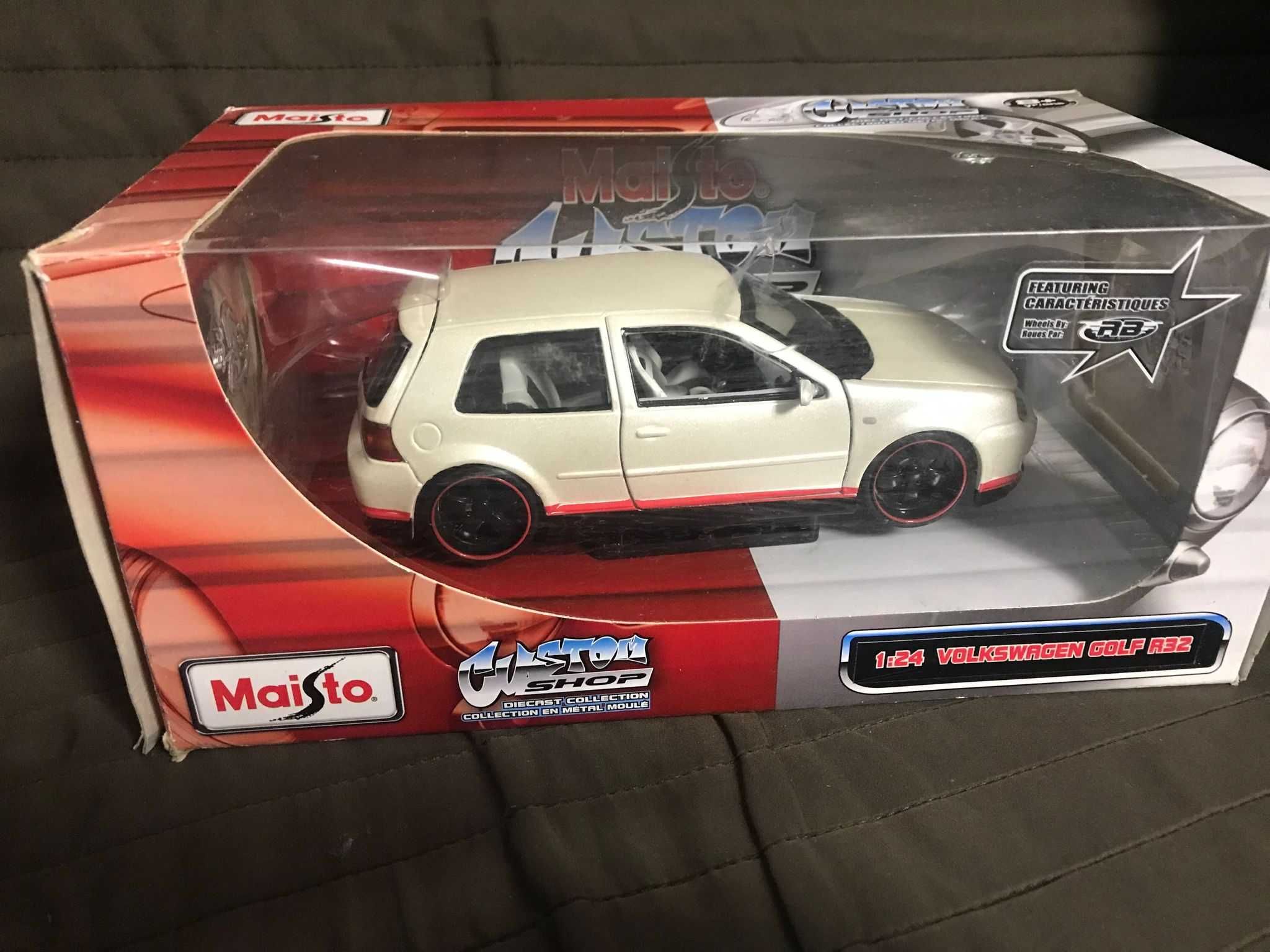 Macheta VW Golf MK IV scara  1/24 Maisto  Alb  All Star