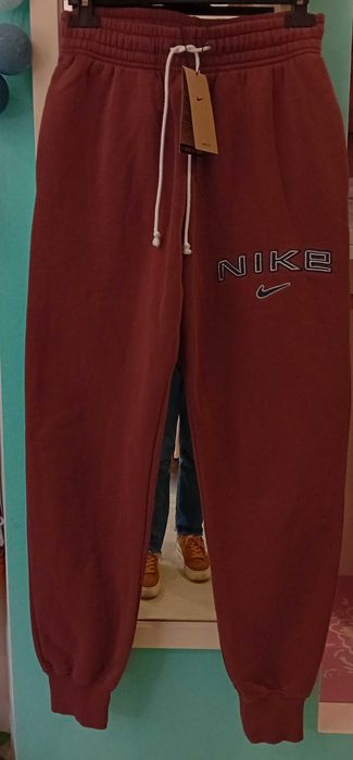 Долнище в шоколадов цвят NIKE