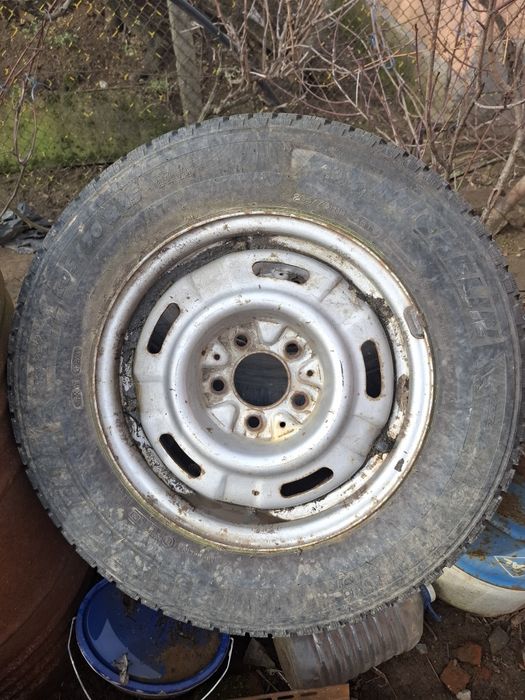 Anvelope 205/70 R 15