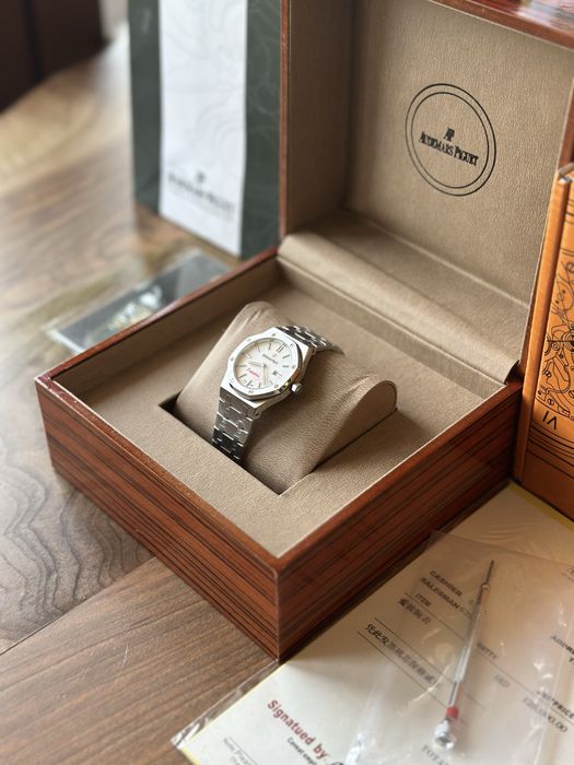 Audemars Piguet Royal Oak White 33 mm Quartz - дамски модел