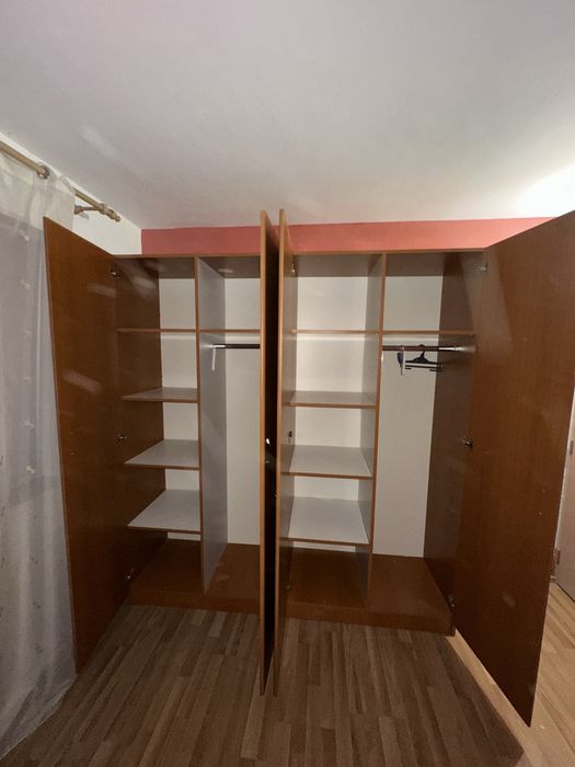 Dulap haine stare impecabila fara nici un fel de defect