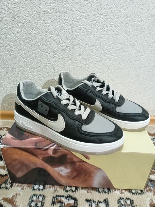 Продам кроссовки