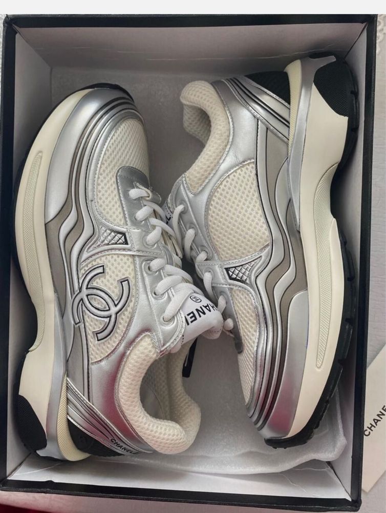 Chanel trainer leather pain for woman