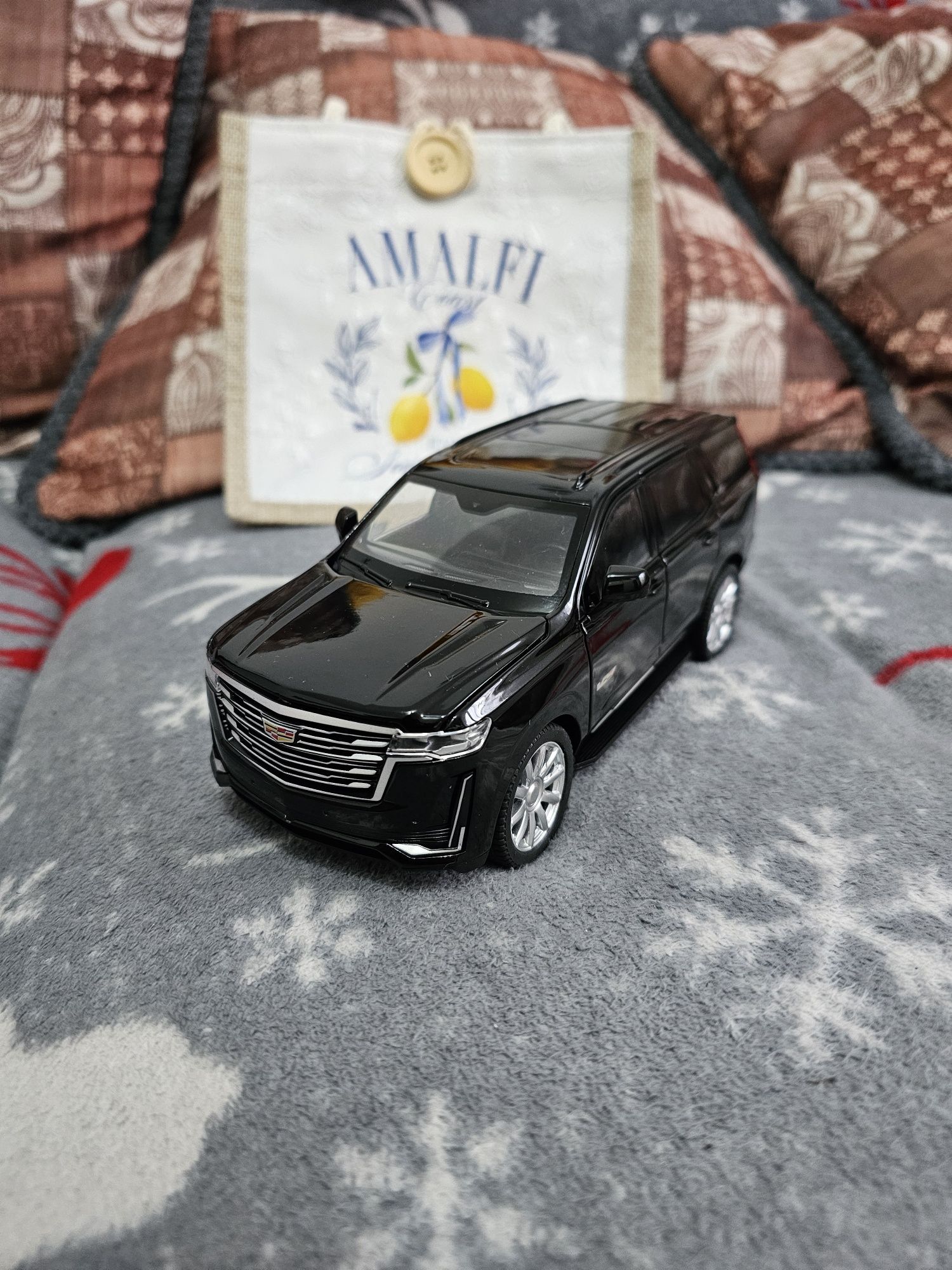 Macheta metalica cadillac escalade scara 1:24 noua