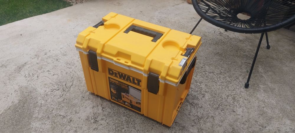 Lada frigorifica Dewalt