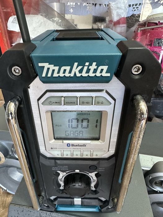 Radio de santier Makita cu bluetooth