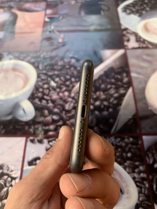 Iphone 11 pentru piese! Ecran spart totul functional!
