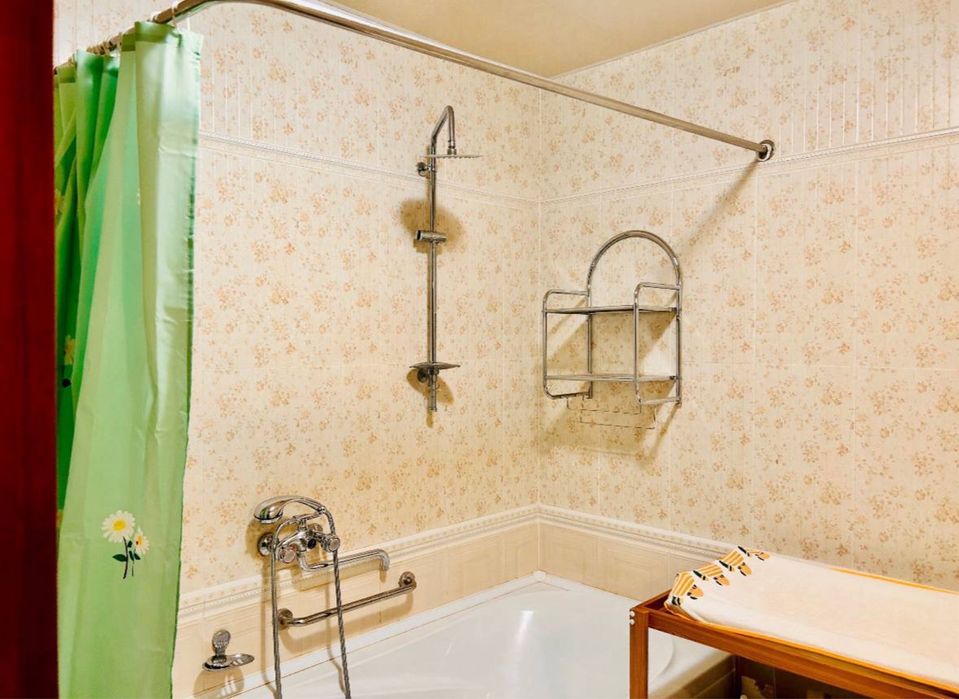 Ойбек, Госпиталка 160 м2 за 160 тысяч 5ти комнатная квартира в центре