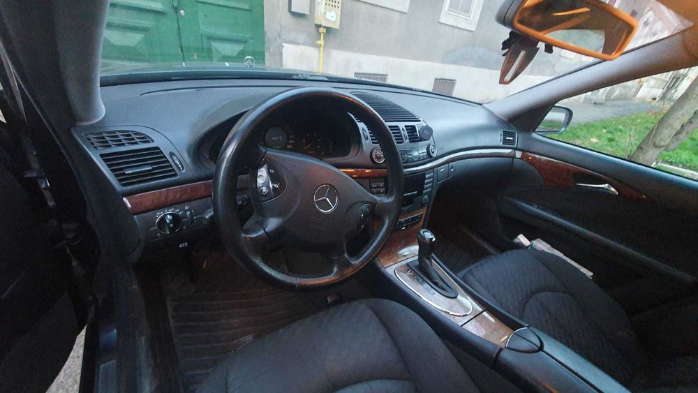 Mercedes-Benz E-Class W211   - Oază de Confort la Drum Lung