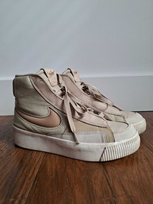 Високи спортни обувки Nike