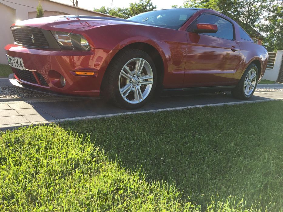 Vând Ford Mustang