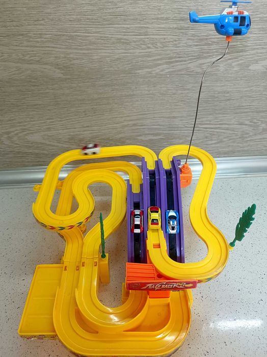 "Автострада" три уровня (весёлые игрушки)