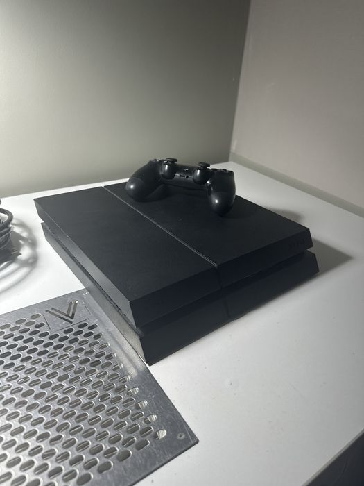 Playstation 4 с двумя джойстиками