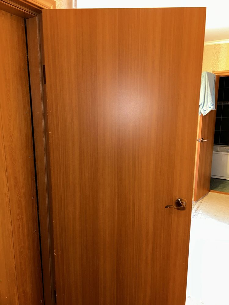 Продам входную железную дверь