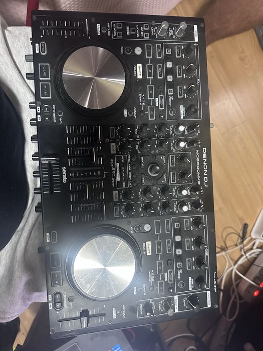 Consola DJ DENON MC6000mk2