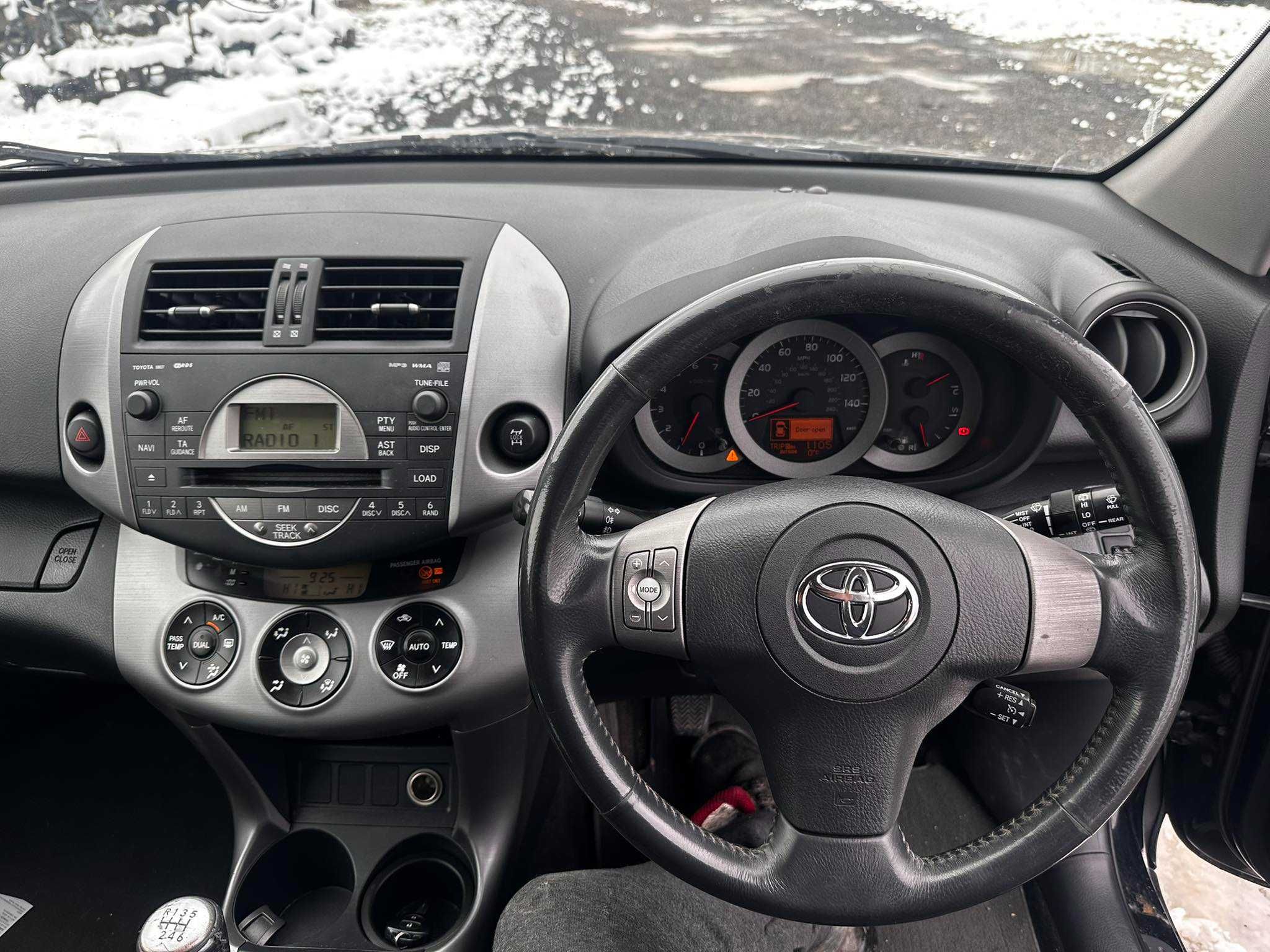 Продава се на части: Toyota RAV4 2.2 D-4D 136 к.с., 2007 г ръчка