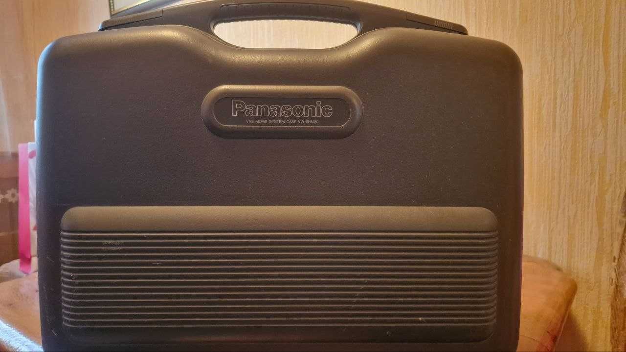 Продаётся фирменная видео камера Panasonic m3000 полупрофессиональная.