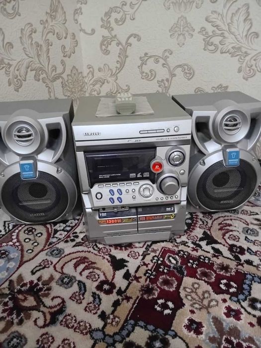 Музыкальный центр. Мусиқий марказ