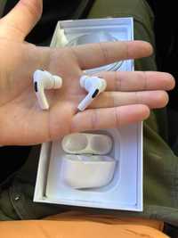 Продавам бели безжични слушалки