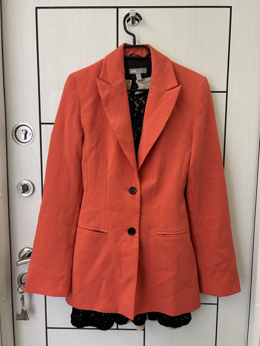 Розов блейзер Asos.