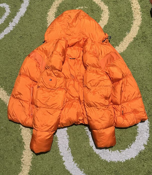 Geaca tommy hilfiger L noua nepurtata nu nike adidas the north face