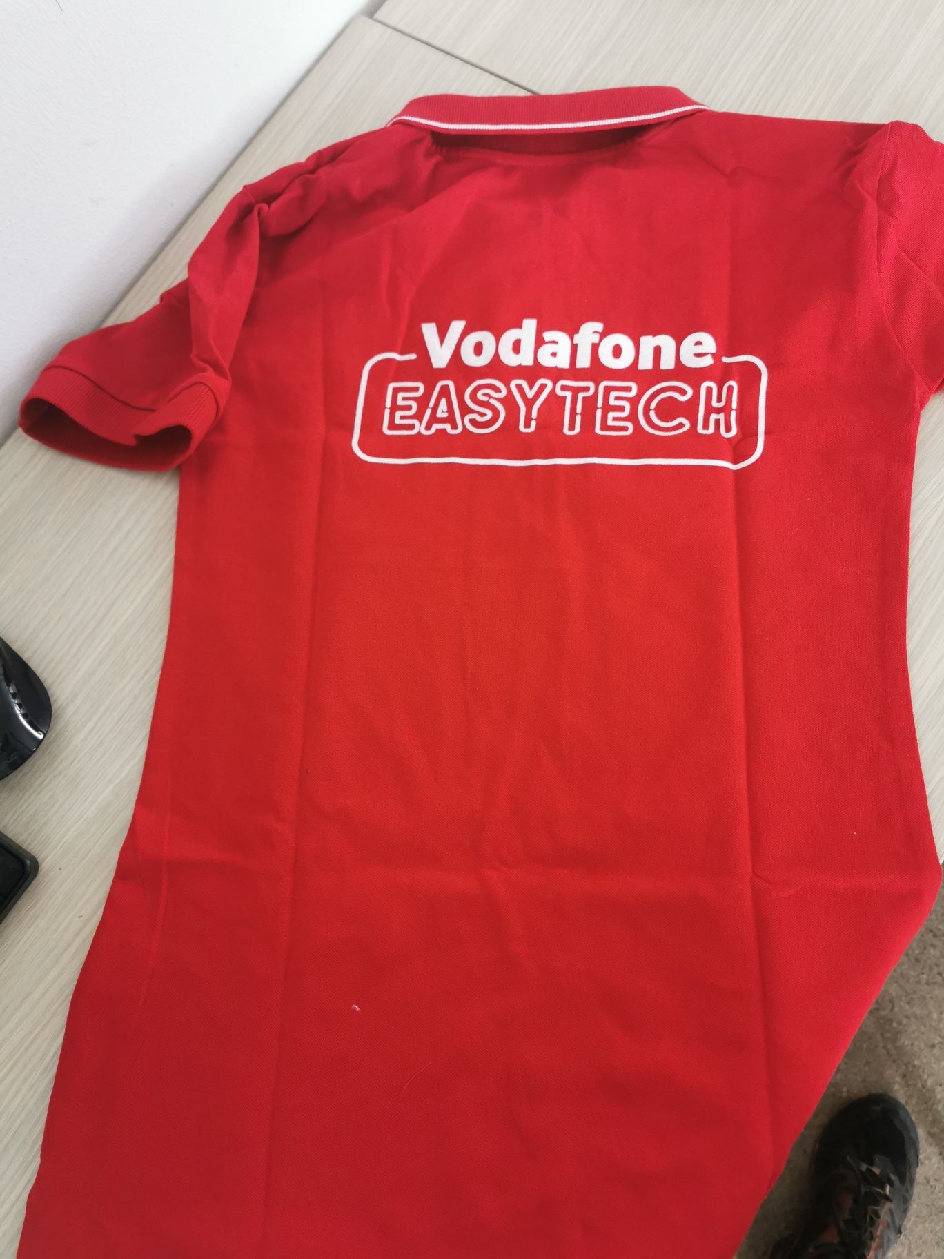Tricou Vodafone.