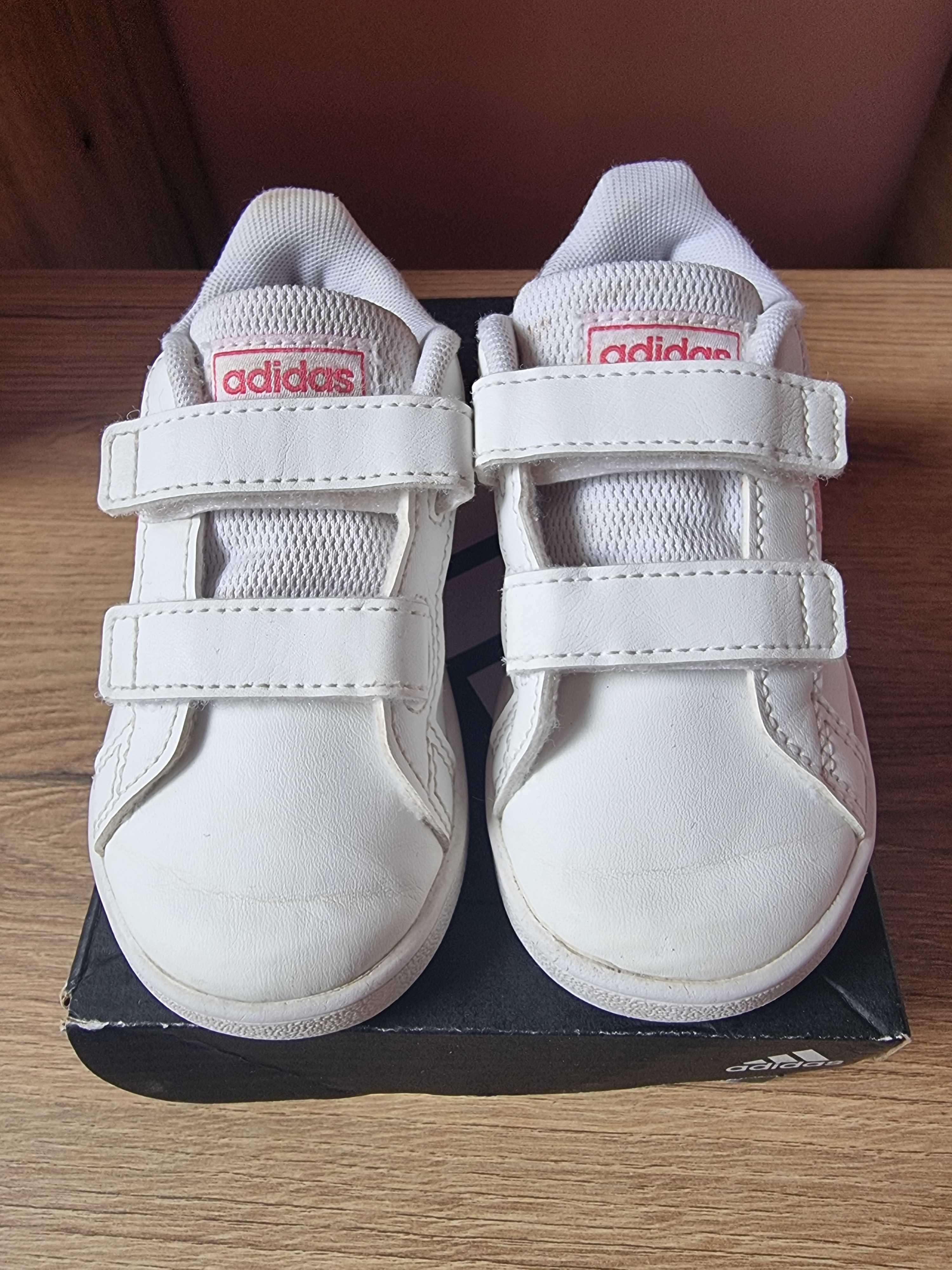 Маратонки Adidas 22 номер за момиче