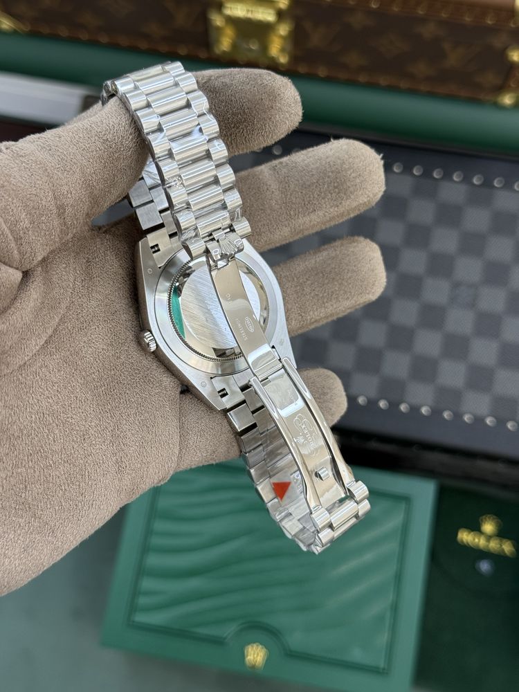 Rolex Day-Date 40 Roman Platinum Dial