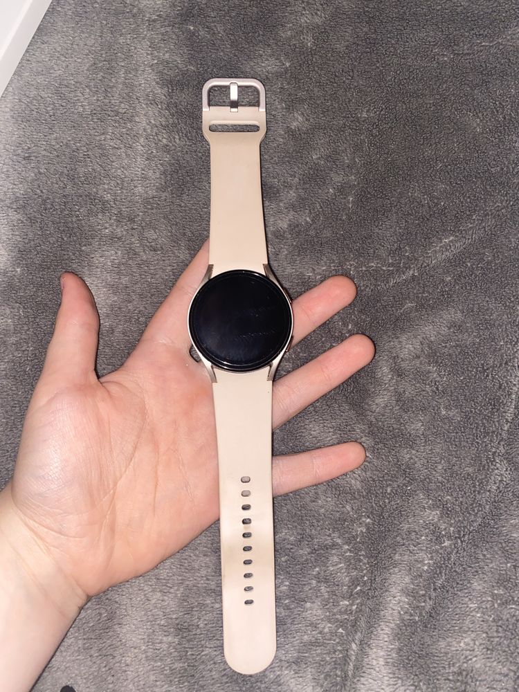 Часы Galaxy Watch4