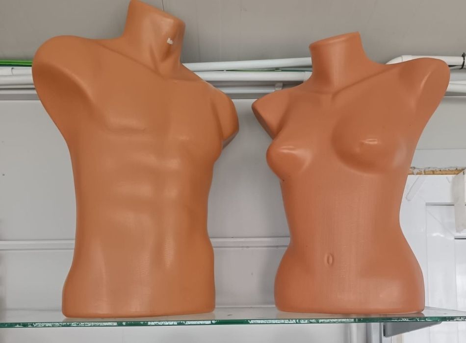 busturi pt expus imbracaminte de bărbați