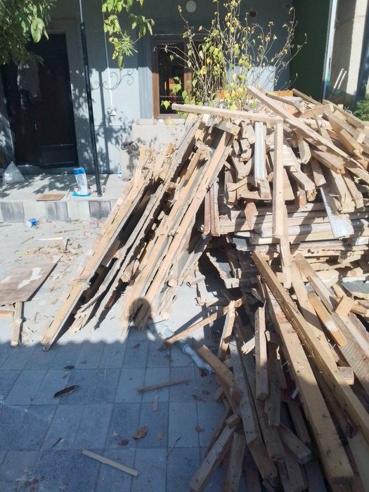 Poldan yechilgan taxta