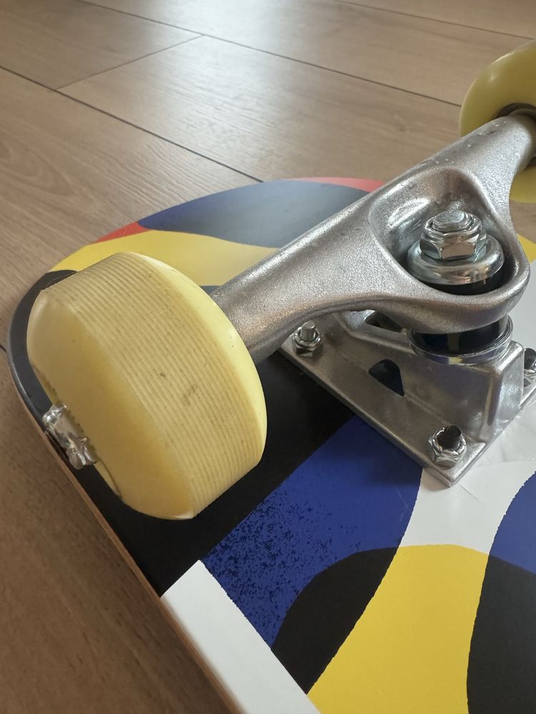 placa skateboard si suport din mesteacan