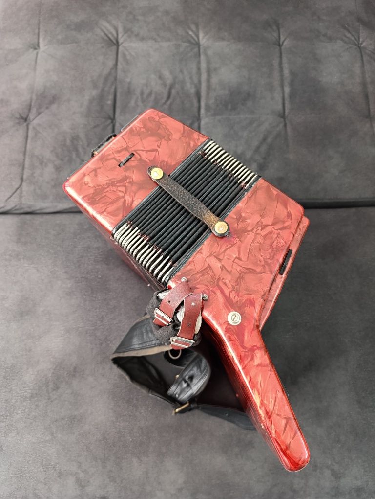 Vand acordeon WELTMEISTER STELLA cu 80 basi